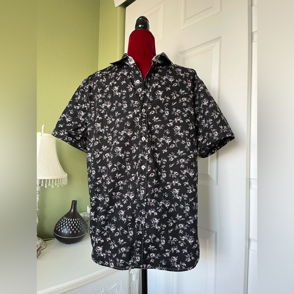 Sons of intrigue button down Men's shirt sleeve shirt Size Large. Nice! Slim cut